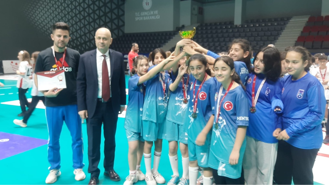 Okul Sporları Hentbol Küçükler İl Birinciliği Müsabakalarında Küçük Kızlar Ankara Şampiyonu Olduk 