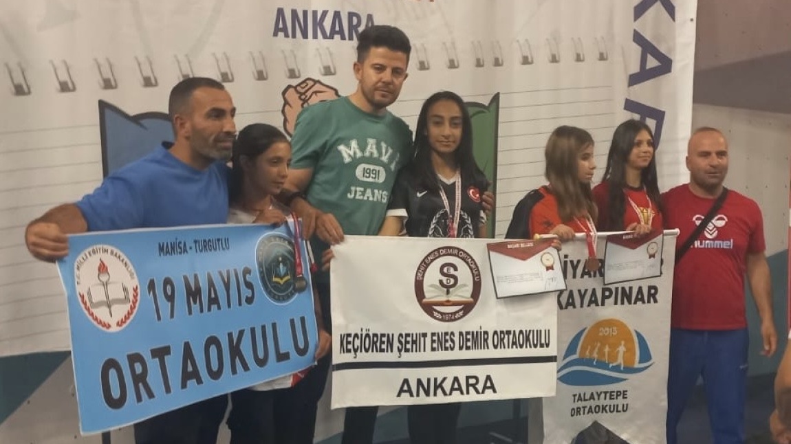 Okul Sporları Bilek Güreşi Yıldız Kızlar 40 kg Sol Kolda Türkiye Şampiyonu Olduk